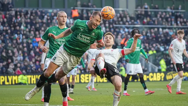 Top 3 Berita Bola: Didepak Penghuni Dasar Championship, Peluang Liverpool Raih Empat Gelar Sirna