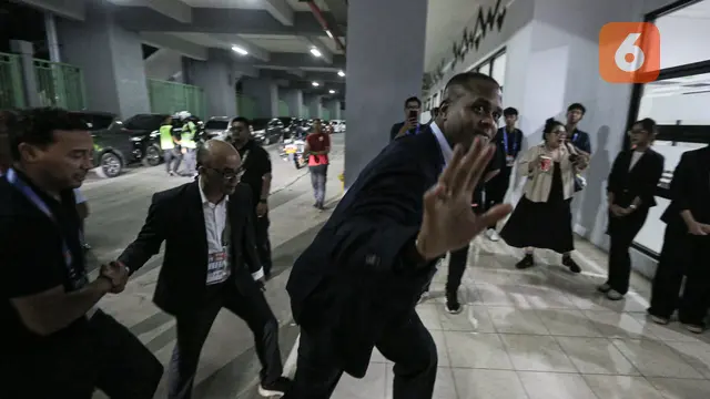 Ajak Alex Pastoor, Pelatih Timnas Indonesia Patrick Kluivert Pantau Laga Persija Jakarta vs PSBS Biak