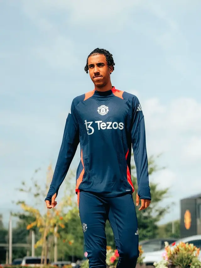 Leny Yoro Terkapar Lawan Arsenal, Masalah Lini Belakang Manchester United Tambah Pelik
