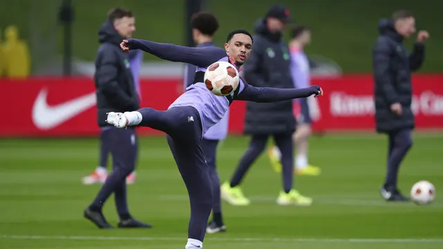 Legenda Manchester United Ungkap Teori Mengejutkan Kepindahan Alexander-Arnold ke Real Madrid.