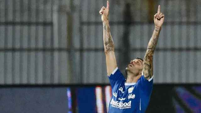 Hasil BRI Liga 1 2024/2025: Lumat PSS, Persib Bandung Selangkah Lagi Pertahankan Gelar