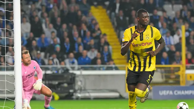 Jadi Pusat Perhatian Klub Eropa, Bomber Borussia Dormund Pilih Langkah Mengejutkan