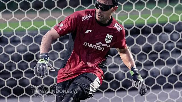 Bukan Gaya-Gayaan, Ini Fungsi Kacamata Swivel Vision yang Dipakai Emil Audero di Latihan Timnas Indonesia