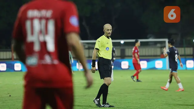 Wasit Asing di BRI Liga 1 2024/2025: Solusi Jangka Pendek atau Hambatan Jangka Panjang?