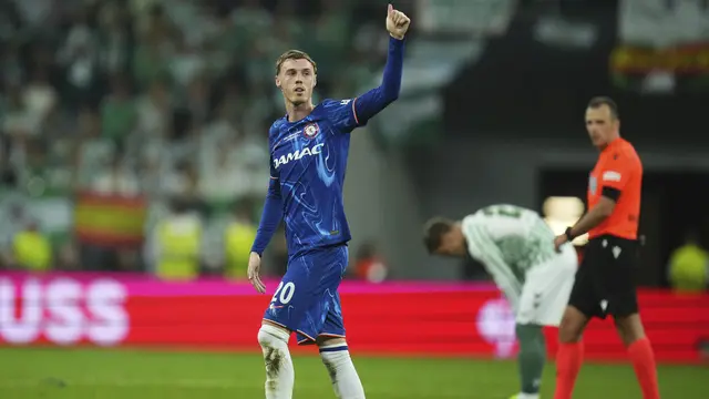 Mengapa Cole Palmer Taruh Trofi Pemain Terbaik Final UEFA Conference League di Dalam Celananya?
