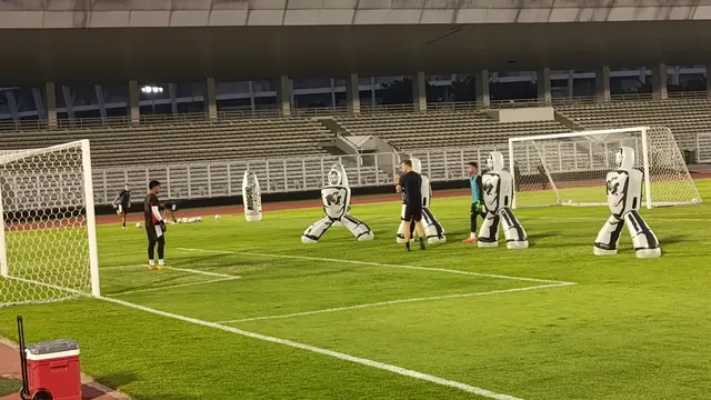 Alex Pastoor Sambangi Latihan Timnas Indonesia Jelang Hadapi Filipina di Piala AFF U-23 2025, Beri Masukan Strategi?