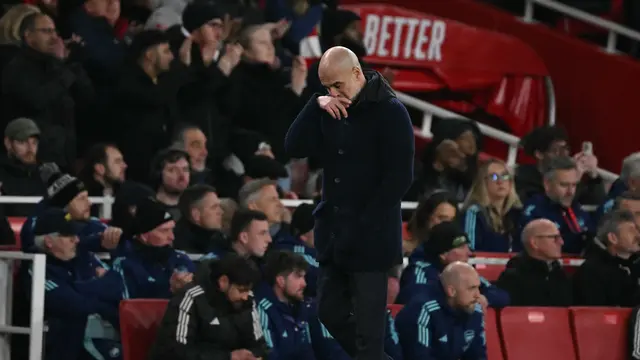 Momen Unik Arsenal vs Man City: Pep Guardiola Cium Wasit ke-4, Kok Bisa?
