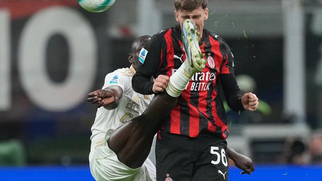 008301200_1761355318-idrissa_toure_alexis_saelemaekers_ac_milan_pisa_AP_Photo_Antonio_Calanni