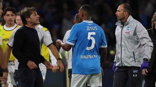 049860400_1761458162-Napoli_s_head_coach_Antonio_Conte