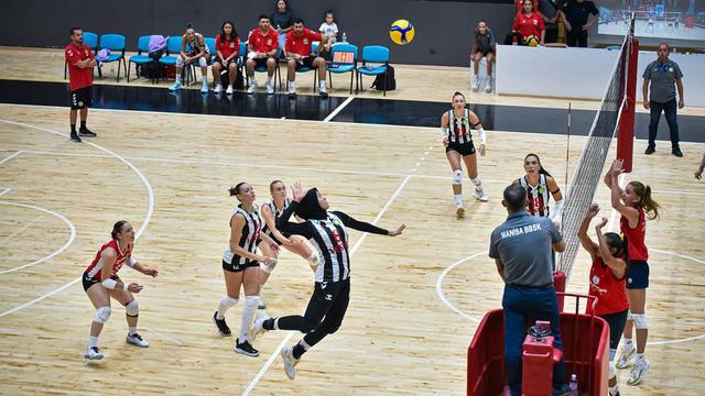 058296900_1756651791-____Voleybol_A_Tak__m__m__z__yeni_sezon___ncesinde_haz__rl__k_ma____nda_Alt__nordu_ile_kar____la__t
